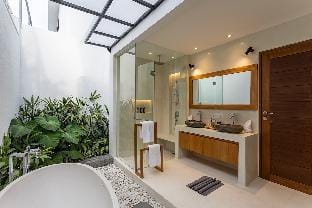 Villa Mywen by Optimum Bali Walk to Beach / Finn’s Canggu Vacation rental in North Kuta