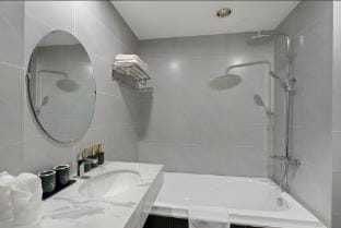 Căn hộ một phòng ngủ đầy đủ nội thất hướng phố Apartment in Hanoi