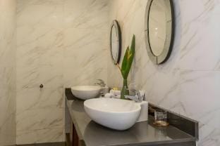Spacious 3BR Private Pool Villa Near Beach Villa in North Kuta