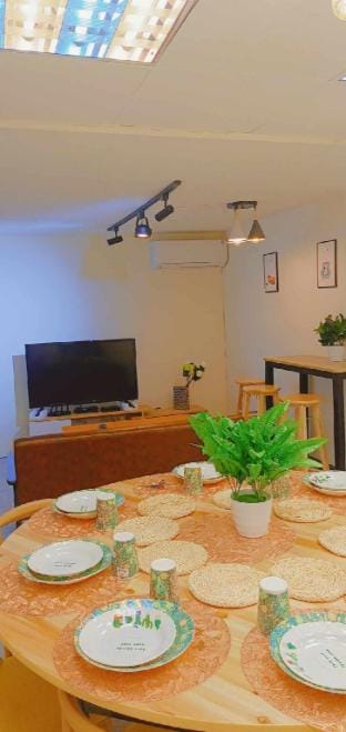 Yourcity - Warm Nest Taipei 101 and Taipei Arena (large space can sleep 12 people) Apartment in Taipei City