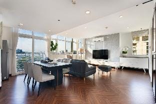 The Rixx Parkview Apartment@ D1/Ben Thanh/pool/gym Apartment in Ho Chi Minh City