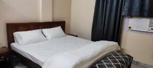 One bedroom apartment in midst of all 5 star hotel Vacation rental in Varanasi