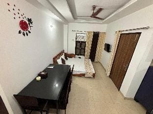 2 room set with attact 2 bathroom Apartment in Haryana