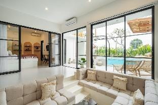 Three BD with Rooftop Jaccuzi and Glass Pool Vacation rental in North Kuta