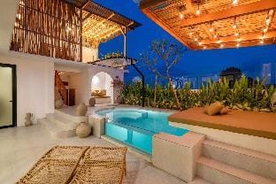 Three BD with Rooftop Jaccuzi and Glass Pool Vacation rental in North Kuta