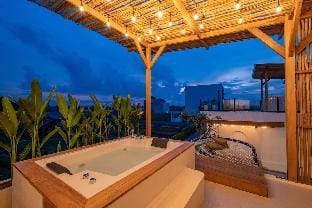 Three BD with Rooftop Jaccuzi and Glass Pool Vacation rental in North Kuta