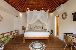 Ninety SECS to beach-Pool Loft W/cinema+Netflix Vacation rental in Bali