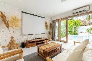 Six mins to the beach-3BD w/MovieTheatre and Yoga Vacation rental in North Kuta