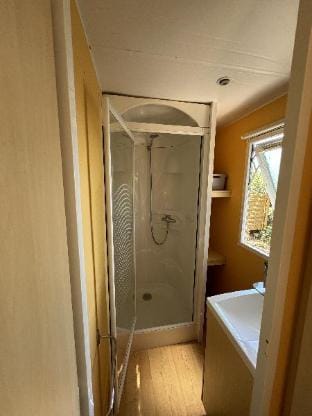 Le Romarin, mobil-home climatisé avec vue sur la mer  Vacation rental in Hyères