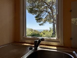 Le Romarin, mobil-home climatisé avec vue sur la mer  Vacation rental in Hyères