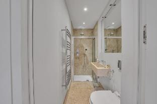 Spacious 2 Bedroom Apartment Behind Harrods Apartment in City of Westminster