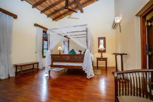 South Point Villa - Beach Front 3 bedrooms villa Villa in Ahangama