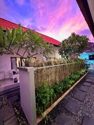 Suite 3 at TWIN GUEST HOUSE at Batu Belig Vacation rental in North Kuta