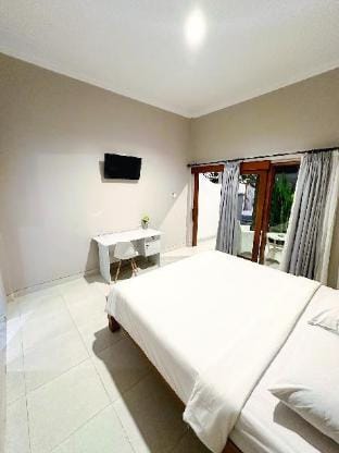 Suite 3 at TWIN GUEST HOUSE at Batu Belig Vacation rental in North Kuta