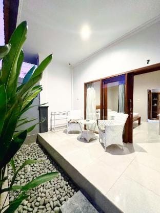 Suite 4 at TWIN GUEST HOUSE at Batu Belig Vacation rental in North Kuta