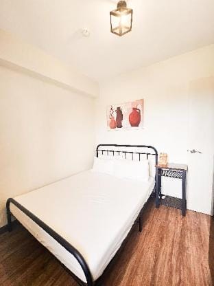 1br unit facing amenities view Apartment in Makati