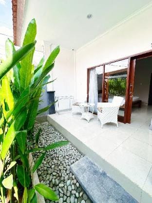 Suite 7 at TWIN GUEST HOUSE at Batu Belig Vacation rental in North Kuta