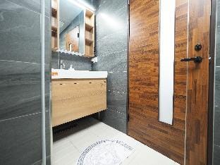 Mar-exclusive/松山機場/ 3 Bathrooms /百萬裝潢 Apartment in Taipei City