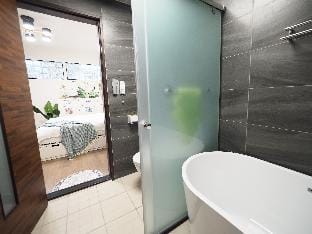 Mar-exclusive/松山機場/ 3 Bathrooms /百萬裝潢 Apartment in Taipei City