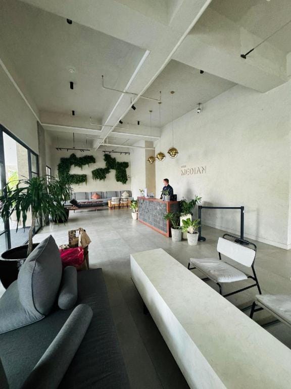 Studio Unit 5 Mins to IT Park w/ Pool|Wifi|Netflix Apartment in Lapu-Lapu City