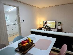 Kozy Stay in Sindang-dong Traditional Market Vacation rental in Seoul