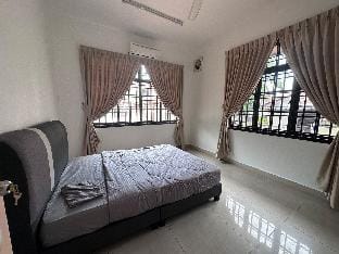 Corner Pelangi Indah 8 rooms Vacation rental in Johor Bahru