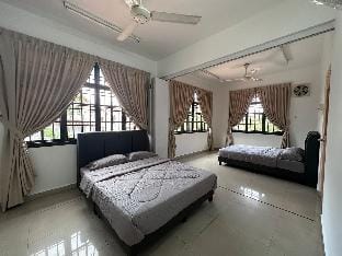 Corner Pelangi Indah 8 rooms Vacation rental in Johor Bahru