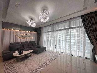 New Swarovski Design Austin Regency 15 pax Apartment in Johor Bahru
