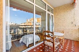 Stylish 4BR City View Apt Near Sagrada Familia Apartment in Barcelona