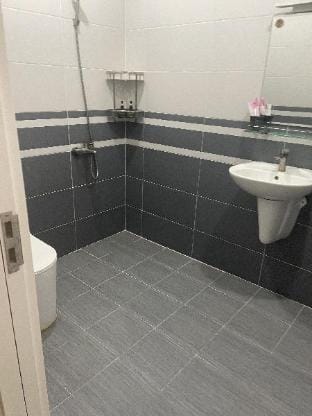 English, Vietnam, Chinese  Apartment in Ho Chi Minh City