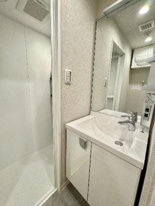 Ivy Chou Apartment in Yokohama