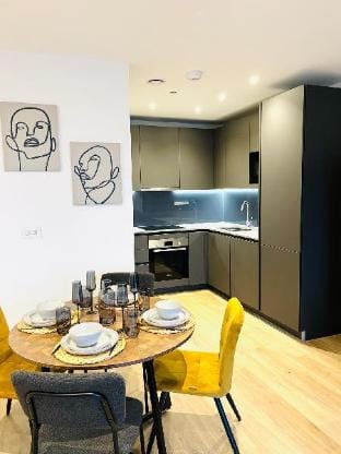 Modern London Riverside Property - Great Location Vacation rental in London