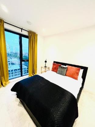 Modern London Riverside Property - Great Location Vacation rental in London