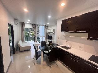 Lakeside - 2 bedroom Direct Pool Access Apartment in Kamala