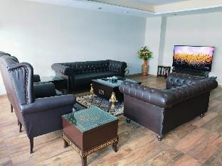 Centaurus Mall Vista: Luxe 3-Bed Margalla View! Apartment in Islamabad