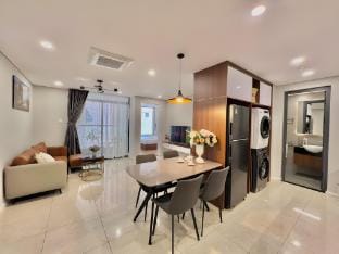 Cozy 2-Bedroom with balcony @Free Pool*Gym*Netflix Apartment in Ho Chi Minh City