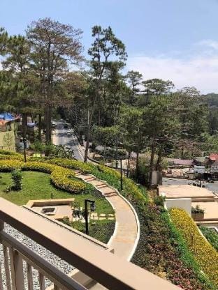 2BR Condo unit TRANSIENT with balcony and PARKING Apartment in Baguio