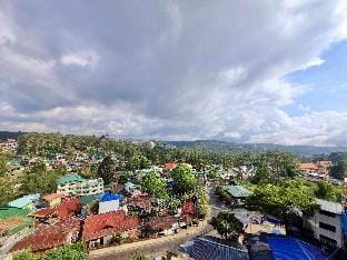 2BR Condo unit TRANSIENT with balcony and PARKING Apartment in Baguio