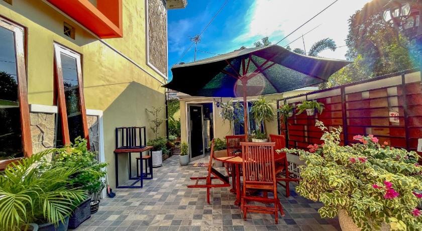 Wisma Anugerah Redpartner Near Masjid Zayed Solo Hotel in Special Region of Yogyakarta