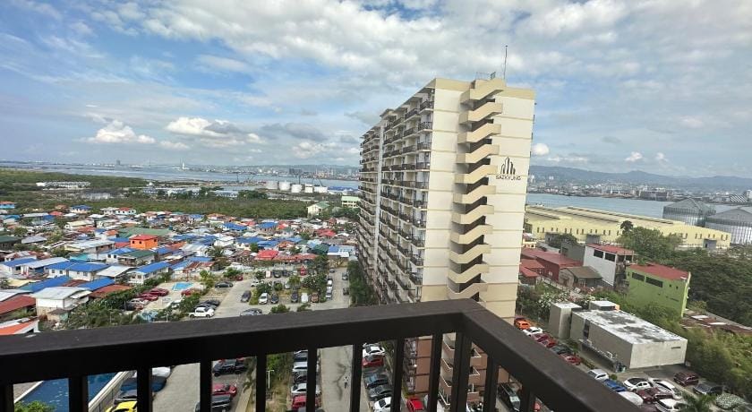 Sea View Solaire Saekyung Looc Apartment in Lapu-Lapu City