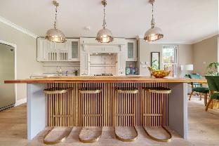 Stunning 3B2Ba Huge entertaining space and hottub! Apartment in London Borough of Richmond upon Thames