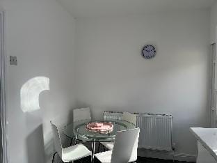 2 Bed House with parking - Close to LFC stadium Vacation rental in Liverpool