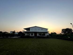Splendid 4BR Luxury Farmhouse with Swimming Pool Vacation rental in Noida