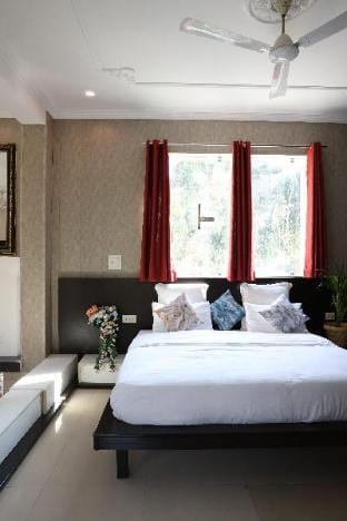 MIDWOOD BREEZE BED & BREAKFAST Villa in Dehradun