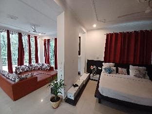 MIDWOOD BREEZE BED & BREAKFAST Villa in Dehradun