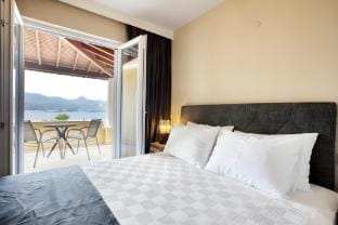 Luxery 2-1 Suit in Yalikavak,on the beach and pool Apartment in Yalıkavak