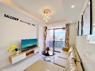 OCEAN VIEW SUNDOWN  AT MY KHE Apartment in Da Nang