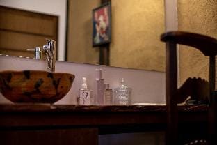 MACHIYA: SAUNA - A Sauna Inn Renovated from a 160-Year-Old Kyomachiya in a Back Alley Villa in Kyoto