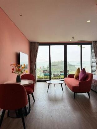 Deluxe Ocean View King Apartment in Laos