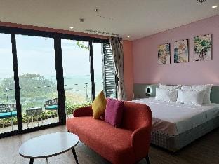 Deluxe Ocean View King Apartment in Laos